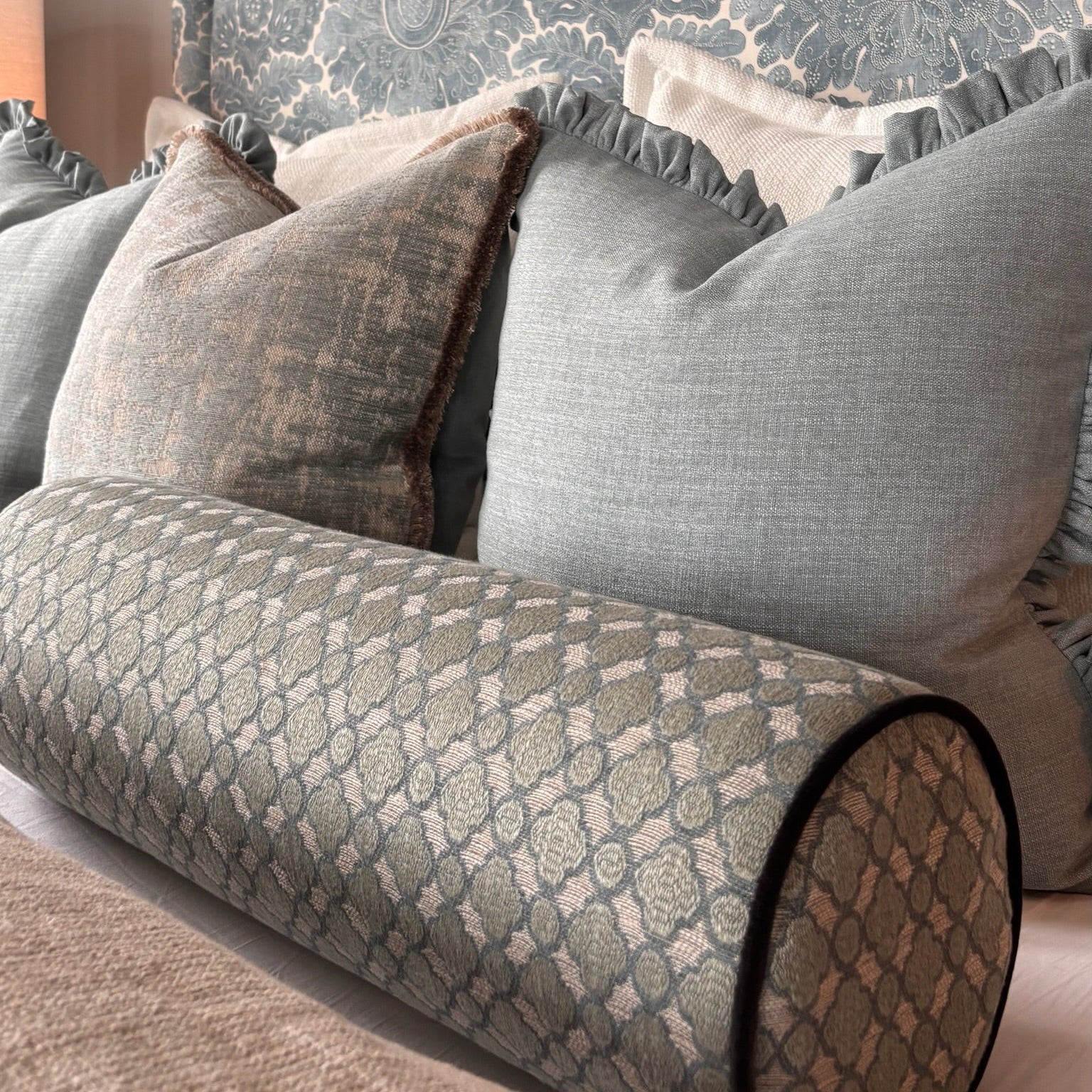 Rosalie Wavy Edge Romantic