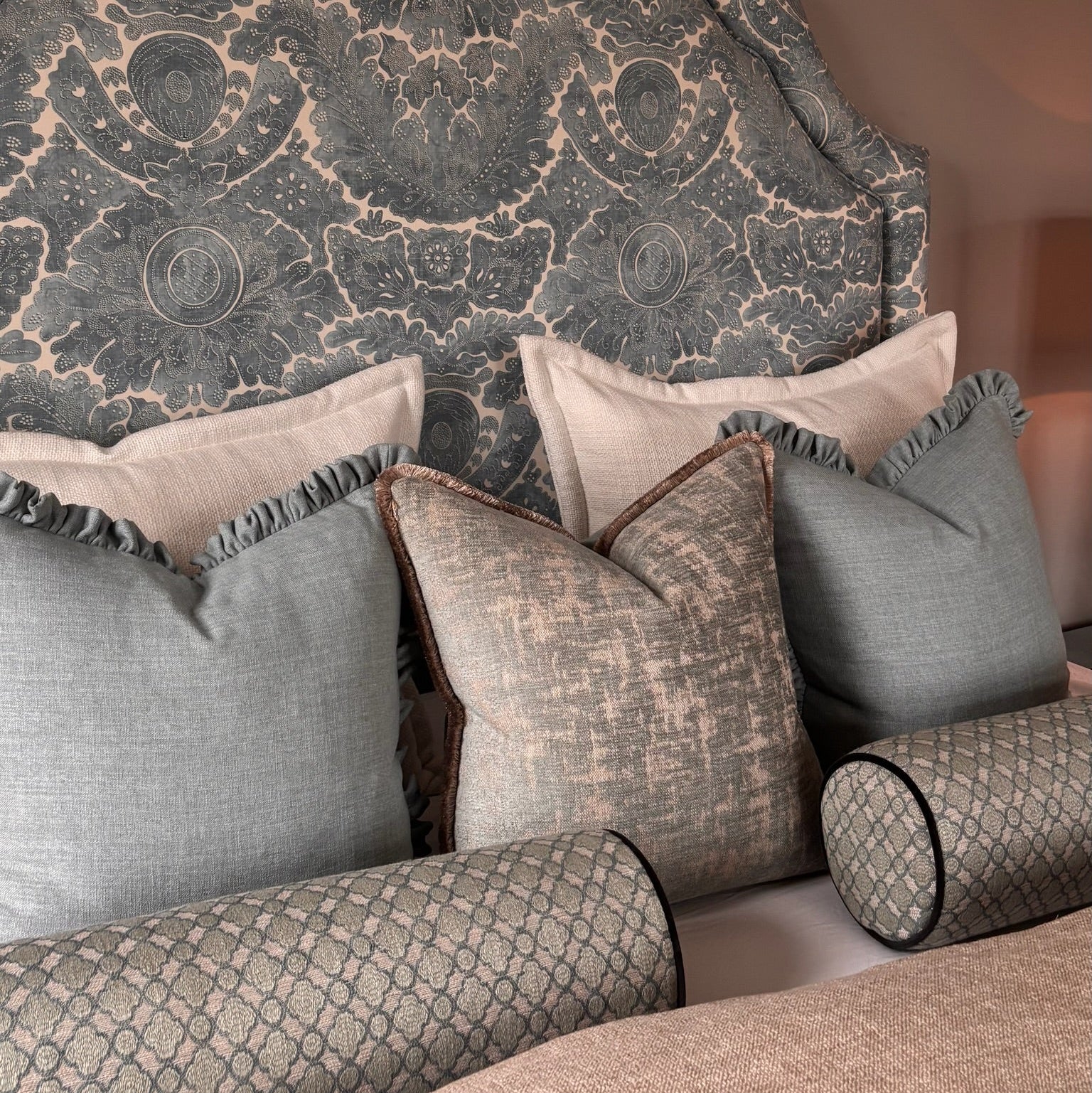 Rosalie Wavy Edge Romantic