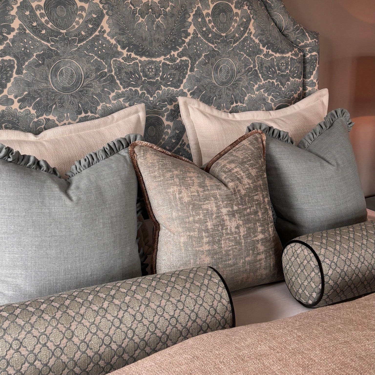 Rosalie Wavy Edge Romantic